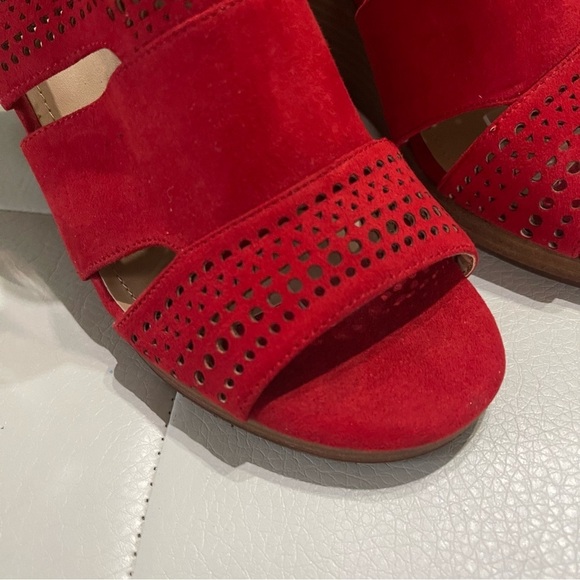 Violet & Red Evita Stitchfix wedge perforated sandals size 8.5 red brand new - Picture 3 of 11